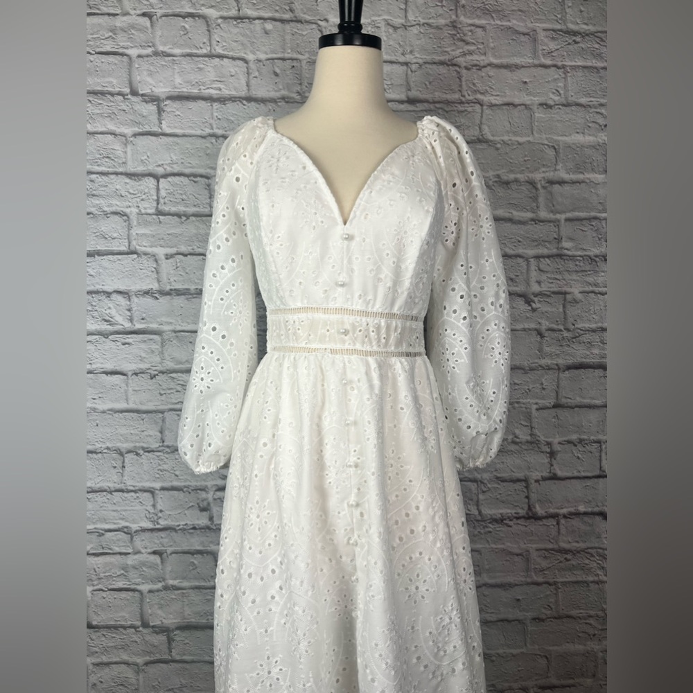Simplee Elegant White Eyelet Summer Dress Size Medium - Picture 6 of 7